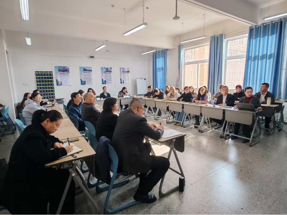 精准研判学情 聚力提质育人——健康工程学院召开2025-2026学年学情分析汇报会