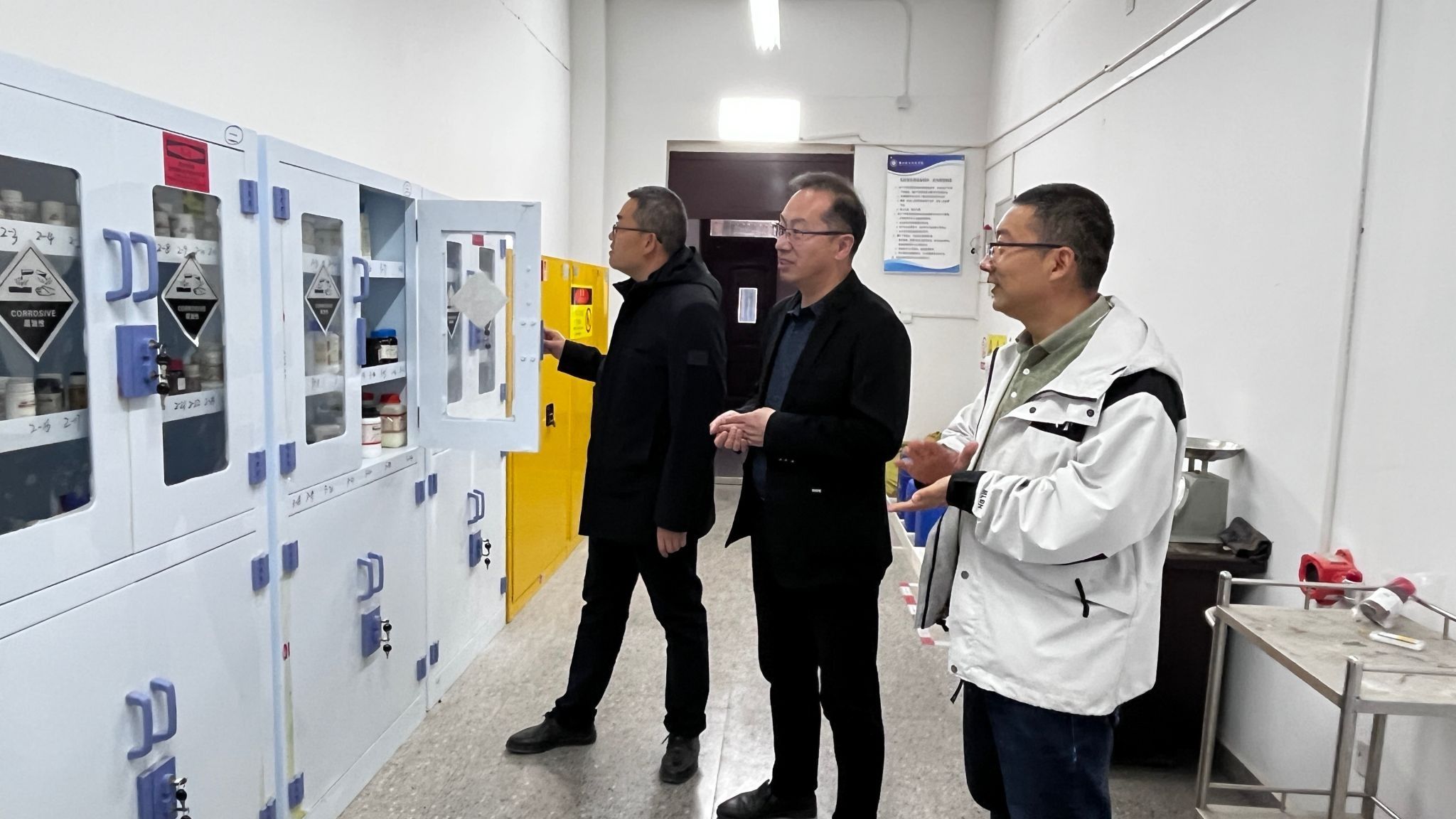兰州信息科技学院健康工程学院——开展五一劳动节放假前实验室安全检查